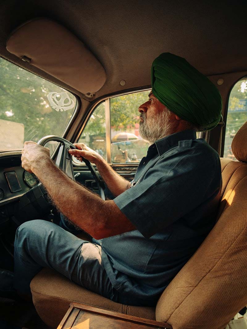مرد راننده هندی 