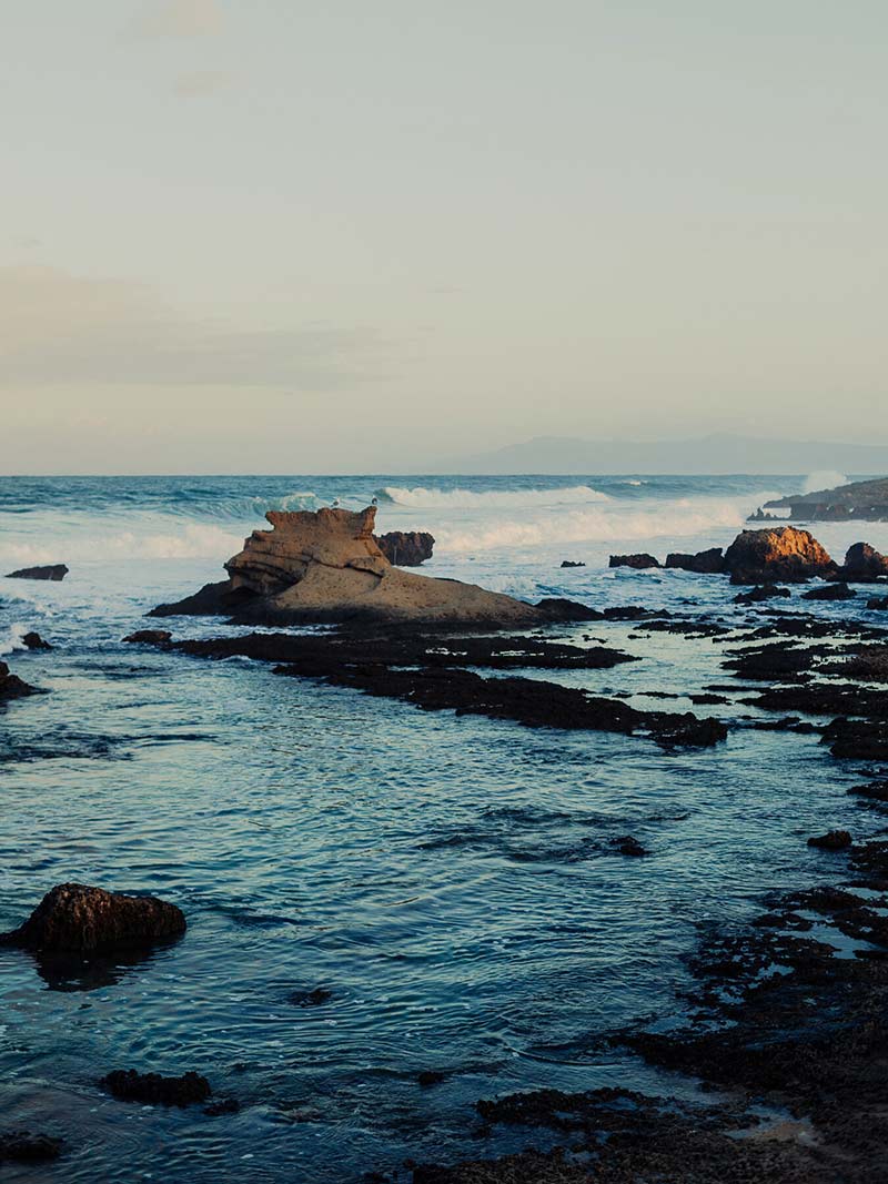 صخره های ساحلی در جزیره ساردینیا