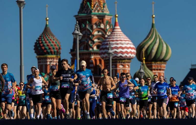 مسابقه دو در نزدیکی کلیسای جامع سنت باسیل (St Basil’s) در مسکو، روسیه