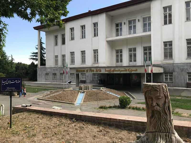 Музей на изящните изкуства в двореца Саадабад. Източник на снимката: Google Map. Фотограф: Ebrahim Pourbuzur