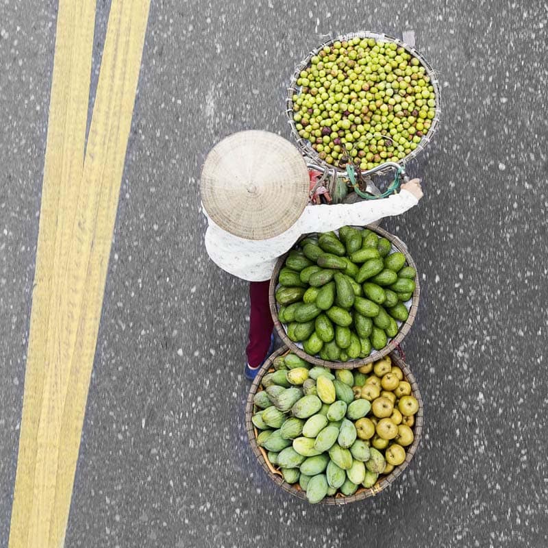 فروش میوه در بازار خیابانی هانوی