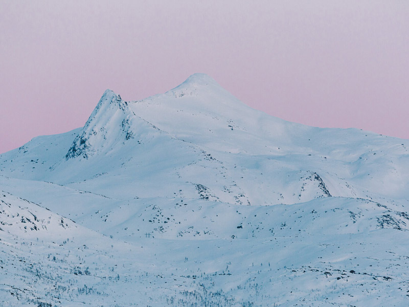 کوهستان پوشیده از برف در لوفوتن