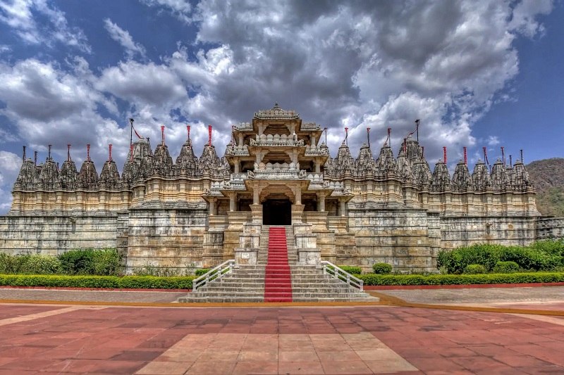 معبد راناکپور؛ منبع عکس: وب سایت veenaworld.com. عکاس: نامشخص