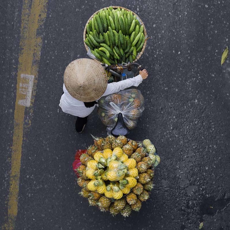 فروشنده آناناس در خیابان های هانوی