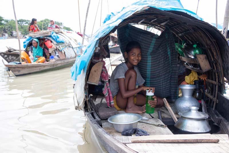قوم بیده در بنگلادش که روی قایق زندگی و امرار معاش می کنند
