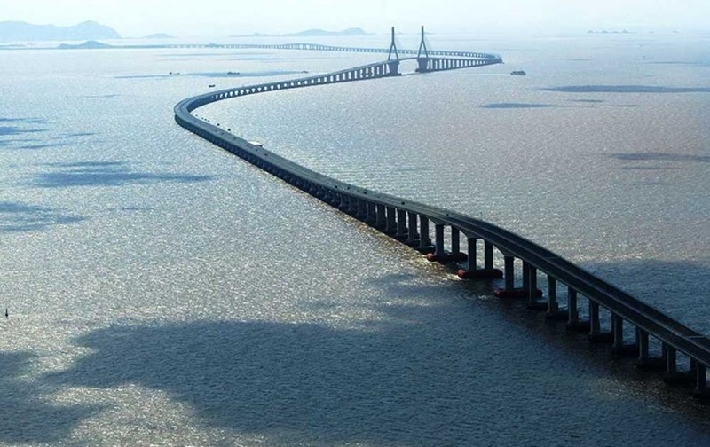 پل معروف Hangzhou Bay در چین؛ منبع عکس وب سایت worldfamousthings.com. عکاس نامشخص