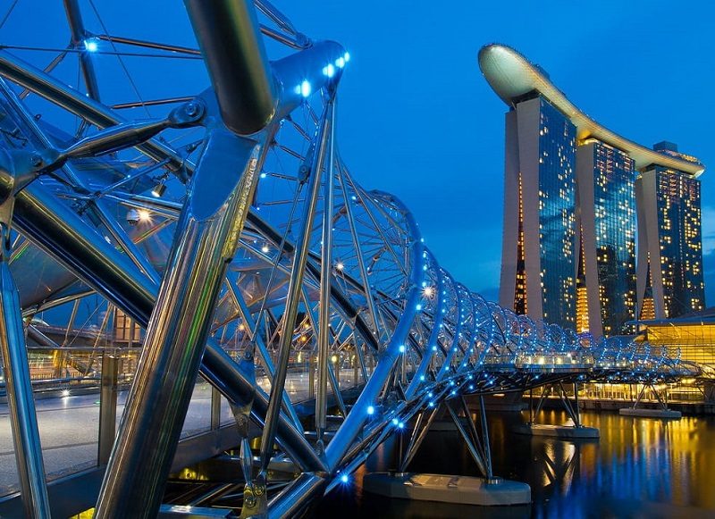 پل معروف Helix در سنگاپور؛ منبع عکس: وب سایت worldfamousthings.com. عکاس: نامشخص