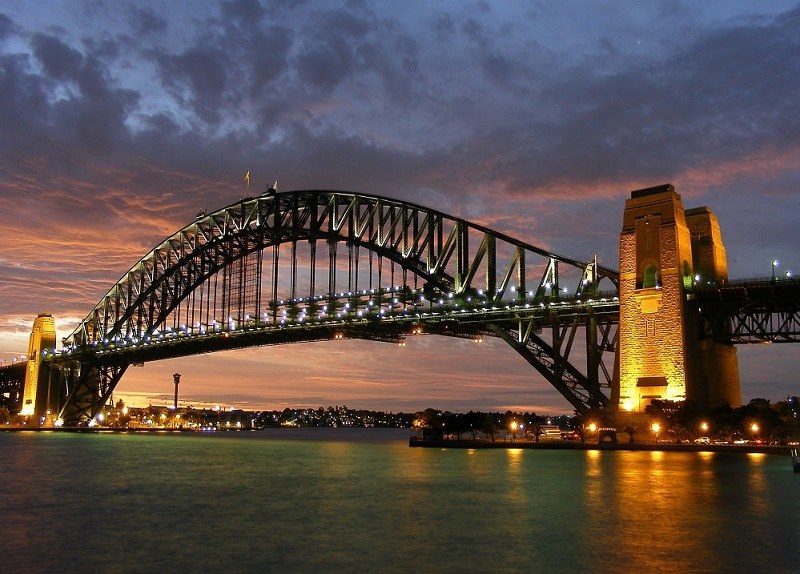 پل معروف Sydney Harbour در سیدنی کشور استرالیا؛ منبع عکس: وب سایت worldfamousthings.com. عکاس: نامشخص