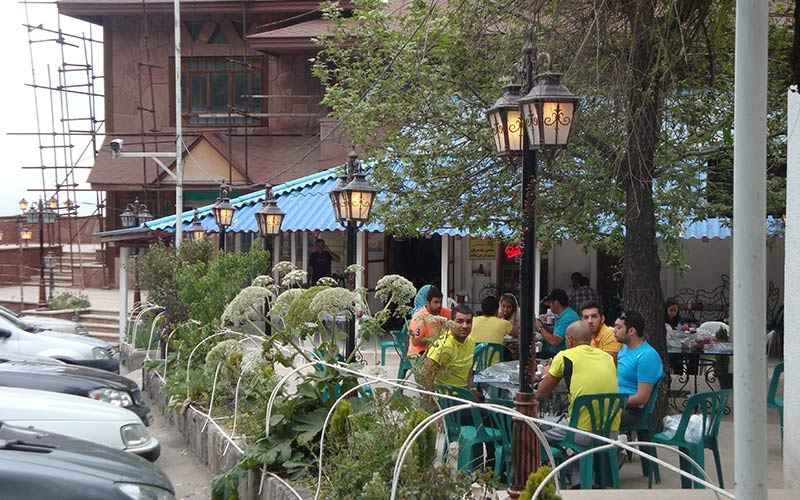 تراس رستوران آبی چالوس، منبع عکس: blue--restaurant.com، عکاس: نامشخص