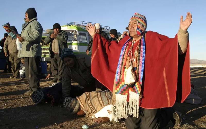 دعا به خورشید در جشن انقلاب زمستانی