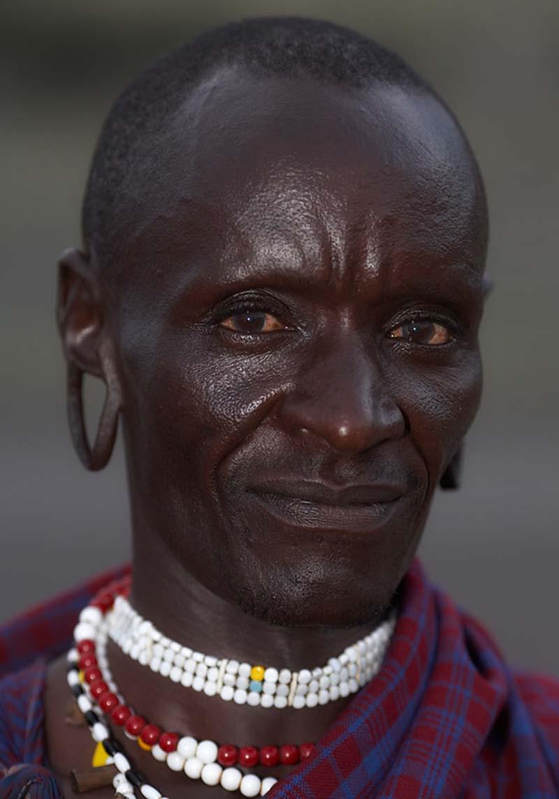مرد آفریقایی با پوشش سنتی
