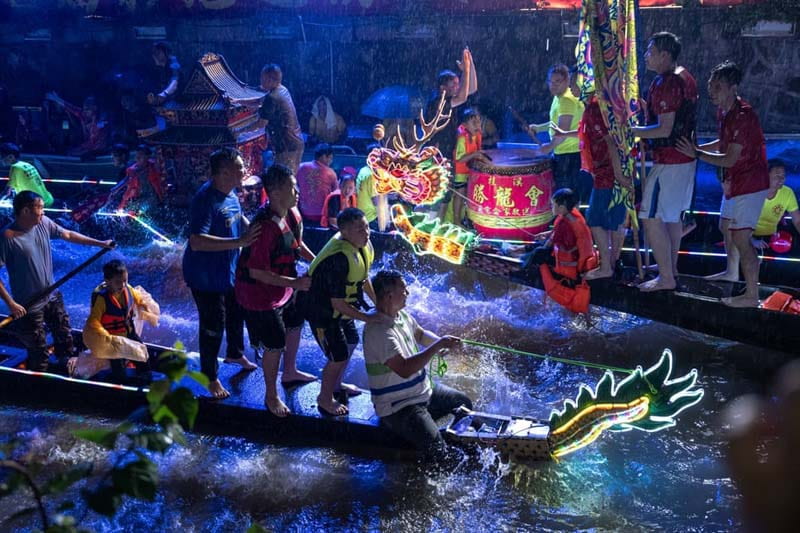  جشنواره قایق اژدها در رودخانه ای در فوشان چین