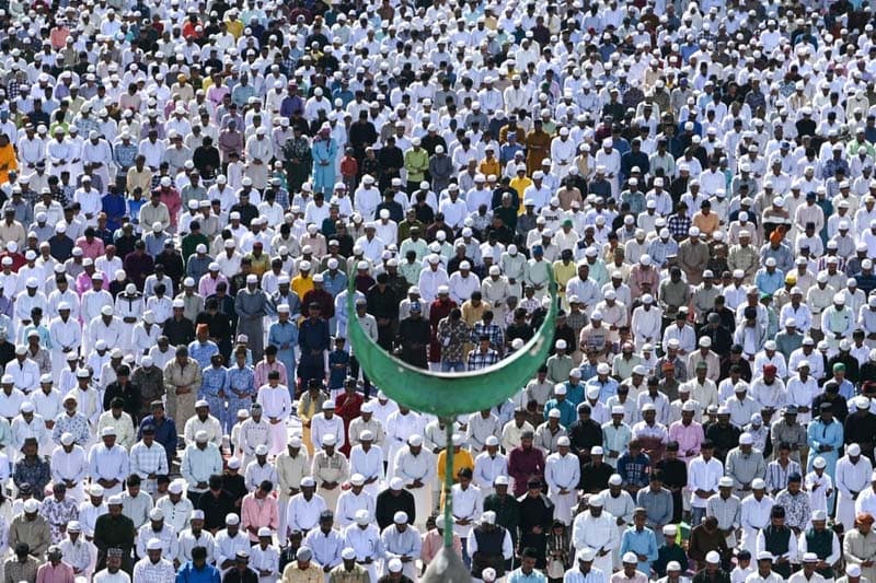  اقامه نماز عید قربان توسط مسلمانان هند در فضای باز 