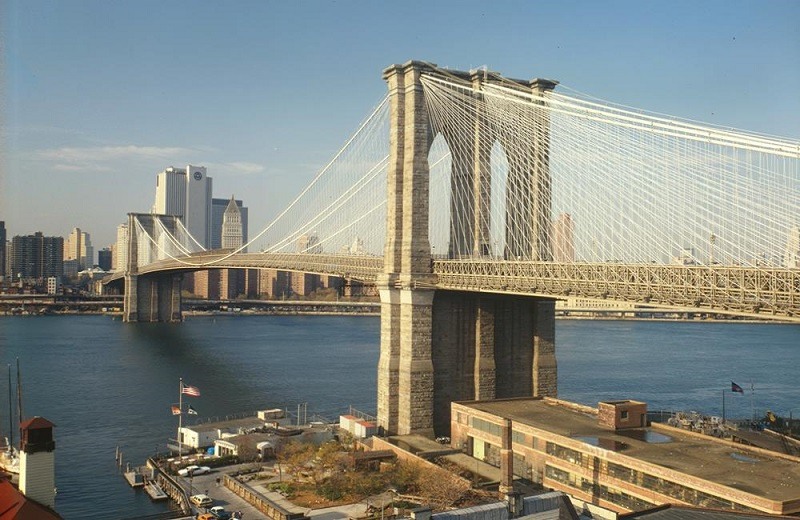 پل معروف Brooklyn در آمریکا؛ منبع عکس: وب سایت worldfamousthings.com. عکاس: نامشخص