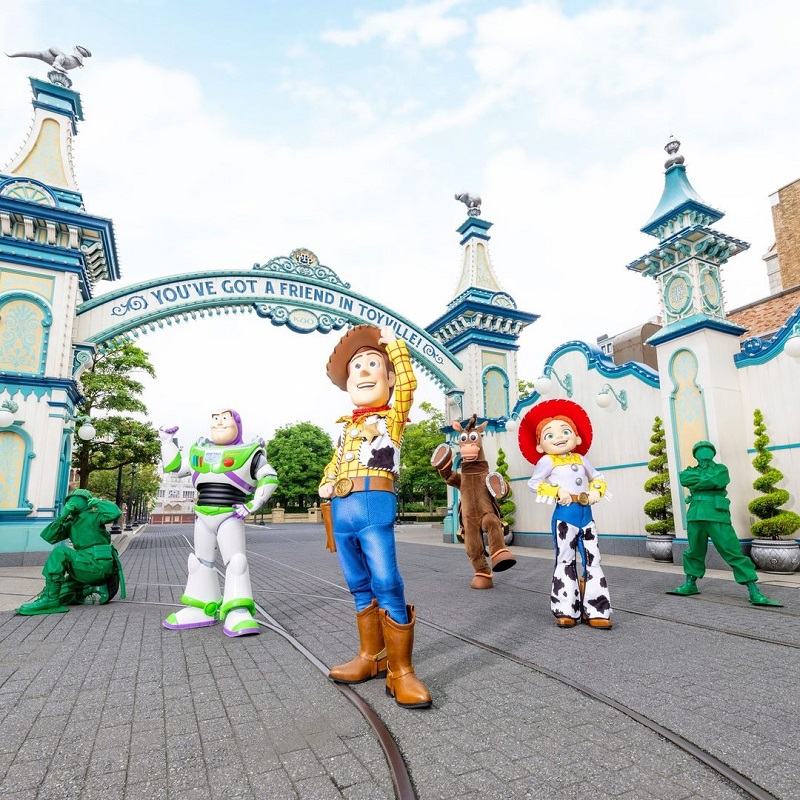 شخصیت های کارتونی داستان اسباب بازی در دیزنی لند توکیو;  منبع عکس: اینستاگرام Tokyodisneyresort_official.  عکاس: ناشناس