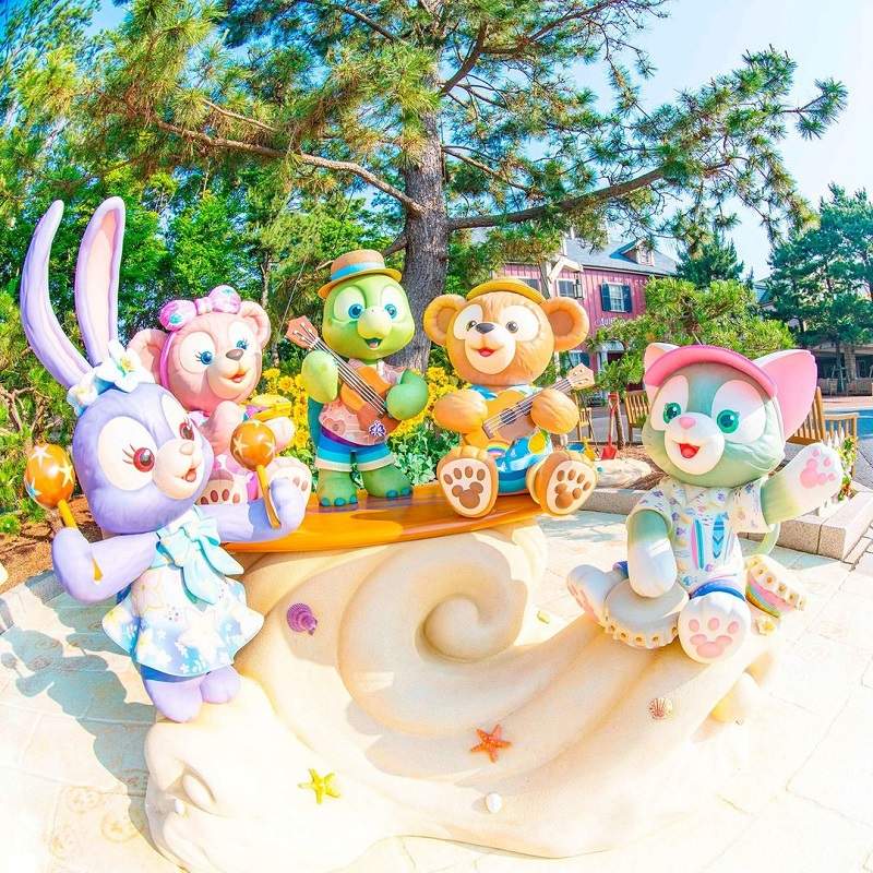 شخصیت های کارتونی در دیزنی لند توکیو;  منبع عکس: اینستاگرام Tokyodisneyresort_official.  عکاس: ناشناس