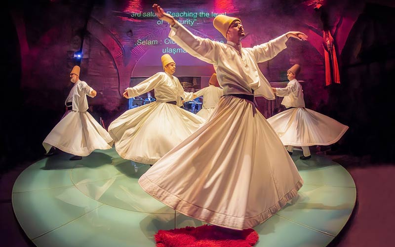 رقص سماع در مرکز فرهنگی هوجا پاشا، منبع عکس: lesartsturcs.com، عکاس: نامشخص 