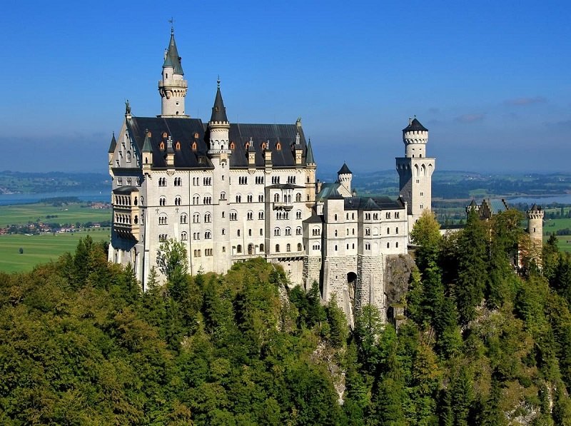 قلعه Neuschwanstein Schwangau، آلمان؛  منبع عکس وب سایت Worldfamousthings.com.  عکاس ناشناس