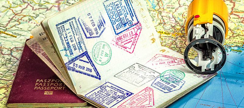 پاسپورت با مهرهای متعدد، منبع عکس: سایت samtik.com، عکاس: نامشخص